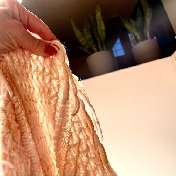 FADIVO NY, NWT Fringe Trim Woven Knit Infinity Scarf, Peachy Pink, Soft … - Picture 7 of 8
